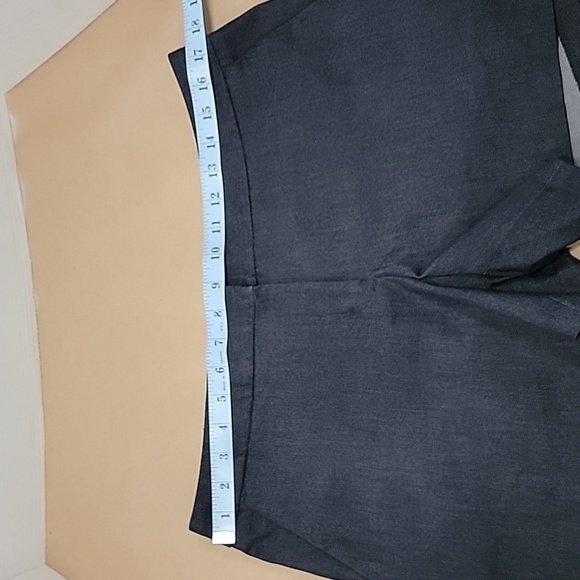 Express, Size 10R, NWOT Lightweight Shorts, Raw Denim Blue Color, NWOT. - Picture 3 of 10